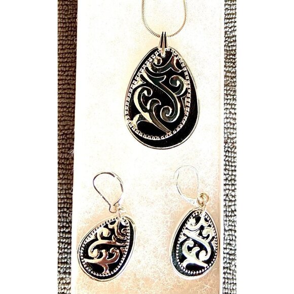 Napier Black Leather Teardrop Silver Tone Filigree Pendant Necklace and Earrings - Picture 2 of 9